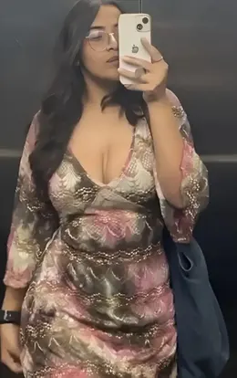 Leaked Superbusty NRI Babe's Amazing Boobies in Private Clips