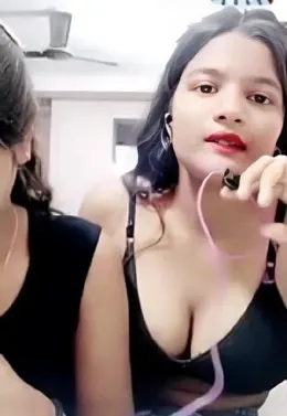 Alia Khan And Friends Live Boobs Flash And Ass Twerking Tease