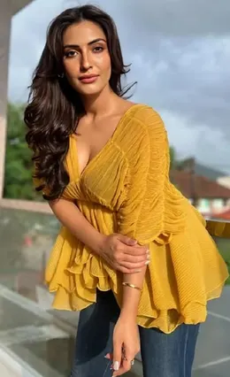 Sexy Babe Shivangi Verma Teasing In Black See Through Bra Showing Nipples