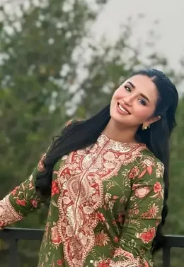 Minahil Malik Gives Blowjob to Boyfriend Twerks Her Ass in Sexy Video