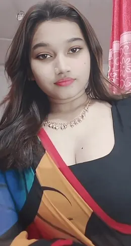 Desi Babe Teasing in Saree Big Juicy Tits and Fully Nude Reveal