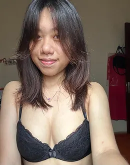 Vietnamese teen exposes her boobs for bf