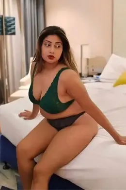 Fariha Priyam Topless Huge Boobs Photoshoot BTS Leaked Video