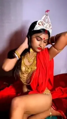 Watch Sexy Bengali Model Posing Topless and Showing Her Boobs