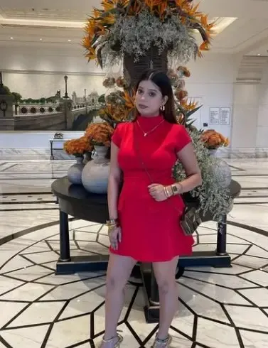 Watch Abby Banerjee Beautiful Model Dancing & Showing Boobs