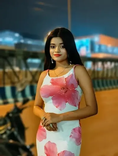 Hot model Amaira Roy showing her boobs fully nude with horny moves and wearing Holi colors