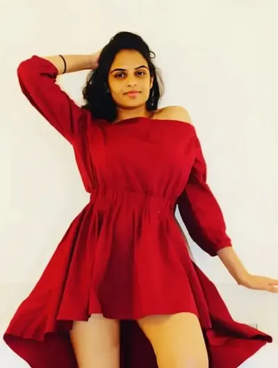 DirtySnowball69 stripping naked and getting pussy fingered live on StripChat with her boyfriend