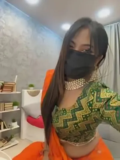 Leaked video Monalisadon018 shaking her boobs with horny moves while masked