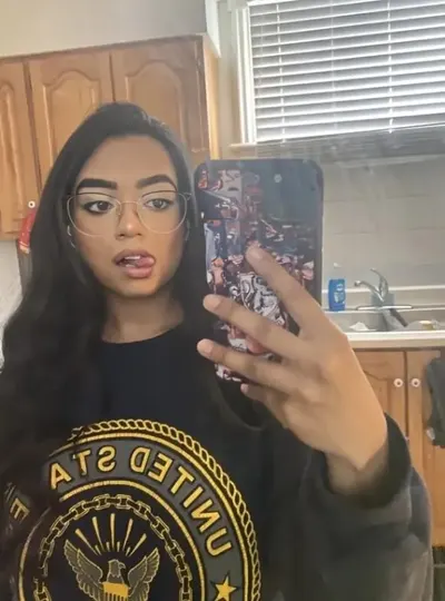 Naughty British Indian NRI Office GF Full Nude Mirror Selfie Pics Collection