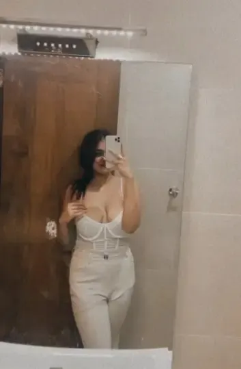 Sexy GF Sends Hot Boobs, Pussy Pics to Boyfriend Leaked Nudes & Clip