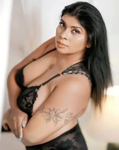 Hot Desi Bhabhi Nandana Krishnan's Leaked Pussy Masturbation Clips