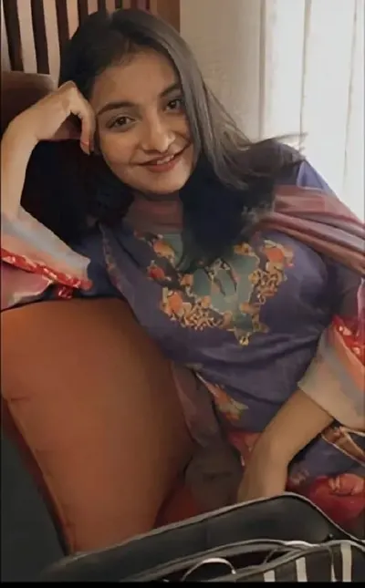 Sexy Bangladeshi Babe Boobs Out and Ass Twerking with Horny Moves