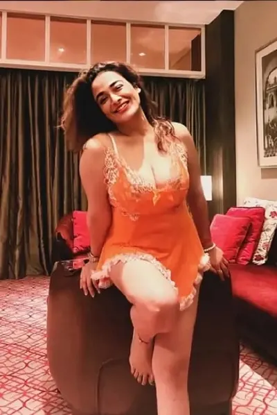 Watch Keira Rathore Teases In White Bra Shows Nipples In Private Clip