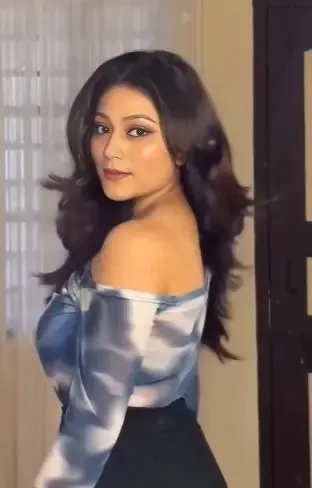 Horny Webcam Girl Shows Big Boobs And Sweaty Pussy Live