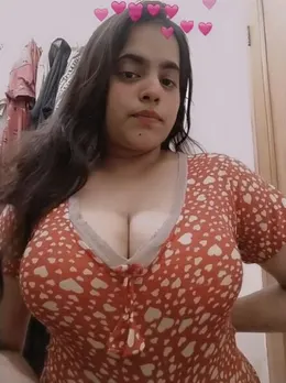 Bigboob Tanker Girlfriend Shows Juicy Boobs And Fingers Her Hairy Pussy Hard