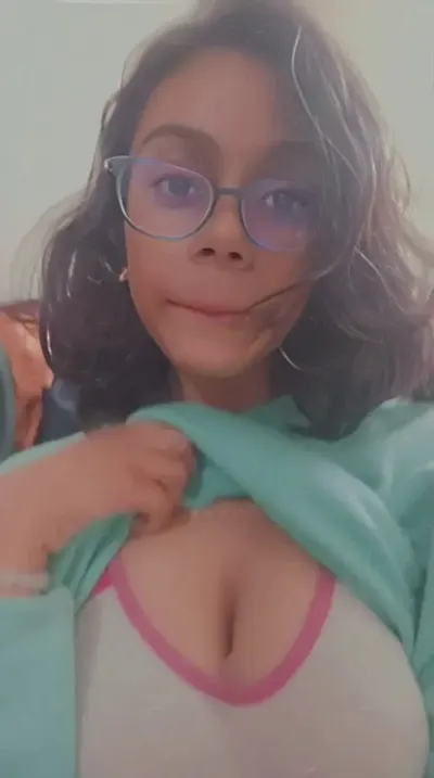 Hostel Girl Showing Her Big Boobs And Spreading Her Asshole with twerking her big ass