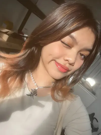 Horny Chubby GF Shows Juicy Melons and Rubs Pussy Nude Leaked Clips