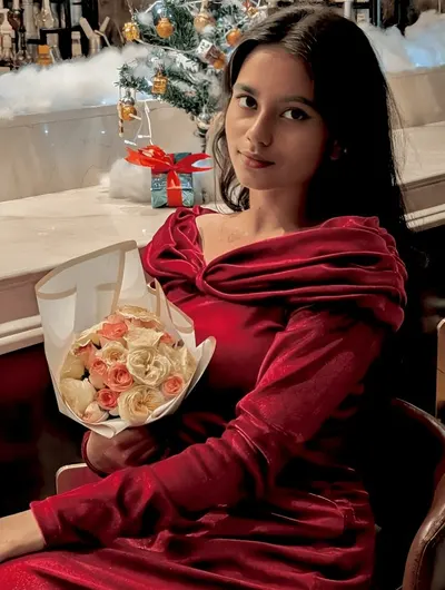 Sexy Girlfriend Takes All Cum on Face After Hard Blowjob Fully Nude