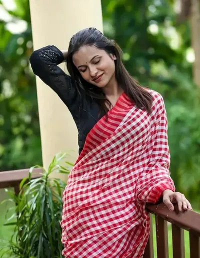 Uttara Karar Hot Striptease Insta Influencer Shows Pussy with Horny Moves