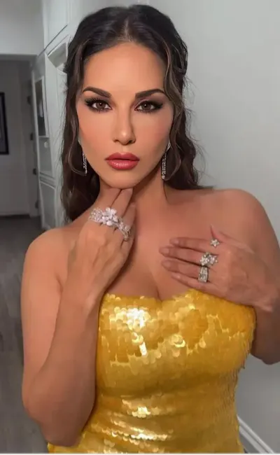 Sunny Leone 18 Year Old Nude Photos Compilation