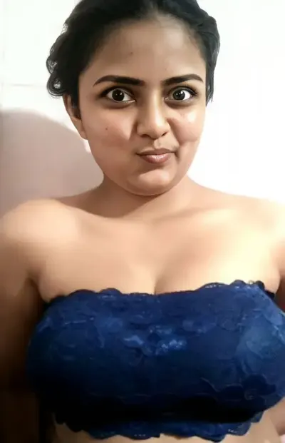 Desi Girl Teasing In Bathroom Showing Big Boobs And Hairy Pussy Pressing Them And Rubbing Hard