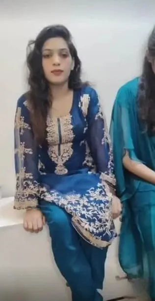 Live Lesbian Sex Show - Two Nude Babes Licking Pussy