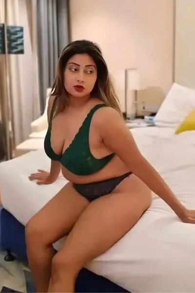 Fariha Priyam Topless Huge Boobs Photoshoot BTS Leaked Video