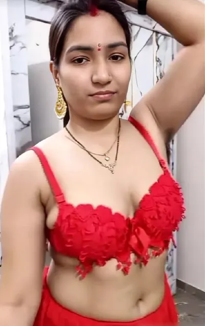 Desi Bhabhi Nude Saree Strip With Boobs Play and Pussy Fingering Twerks Ass